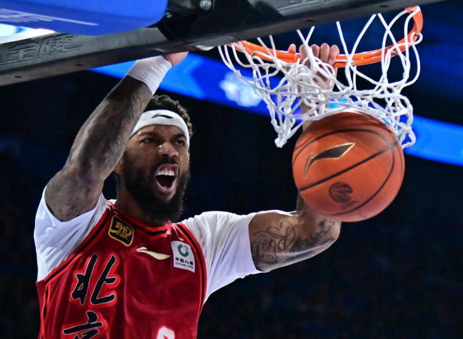  亚冠赛程吃紧；新疆广汇清晨状态回暖；压力陡增；更衣室氛围转暖